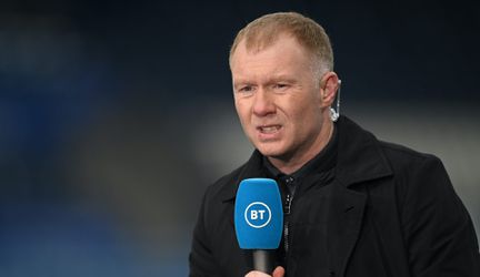 📸 | Paul Scholes krijgt lapdance van blonde vrouw tijdens avondje stappen