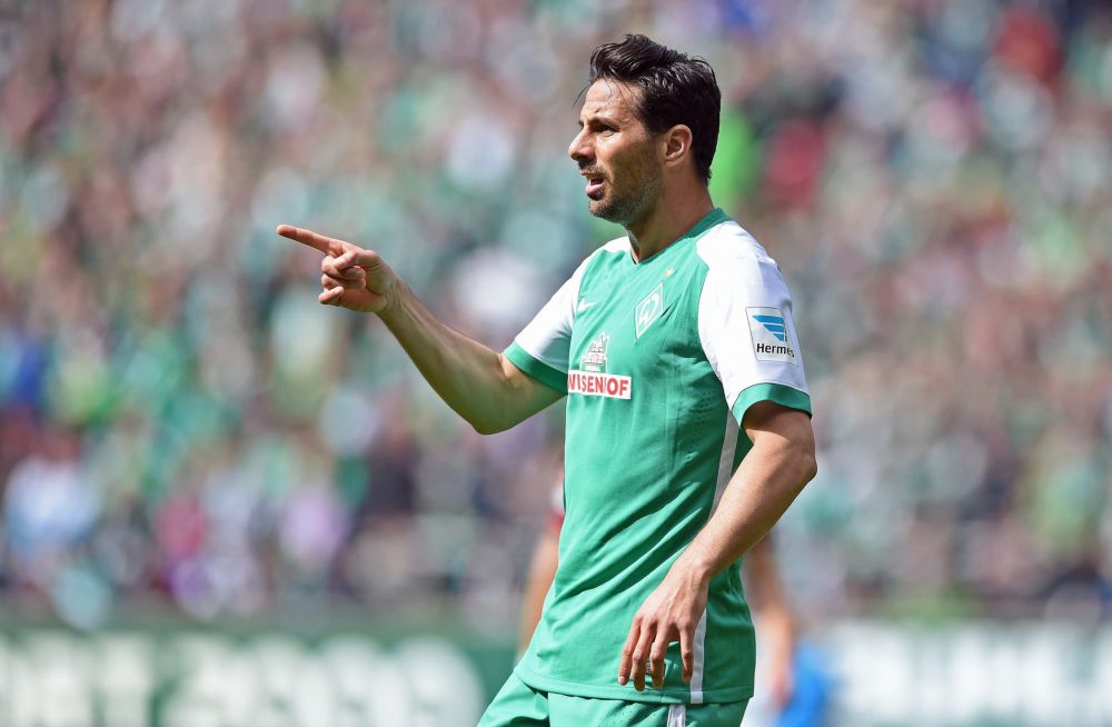 Pizarro (37) plakt er nog een jaartje aan vast bij Werder Bremen