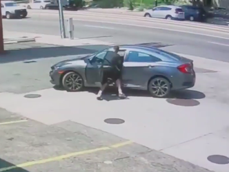 🎥 | UFC'er Jordan Williams smijt dief uit eigen auto: 'Jij had meer klappen verdiend'
