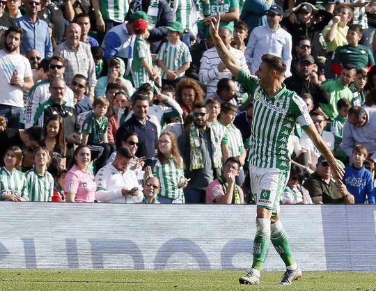 Hattrick-held Joaquín (38) plakt er nog een jaartje aan vast in La Liga