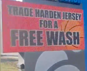 🎥 | Carwash in Houston doet boze Harden-fans aanbod: 'Je shirt voor een gratis beurt'