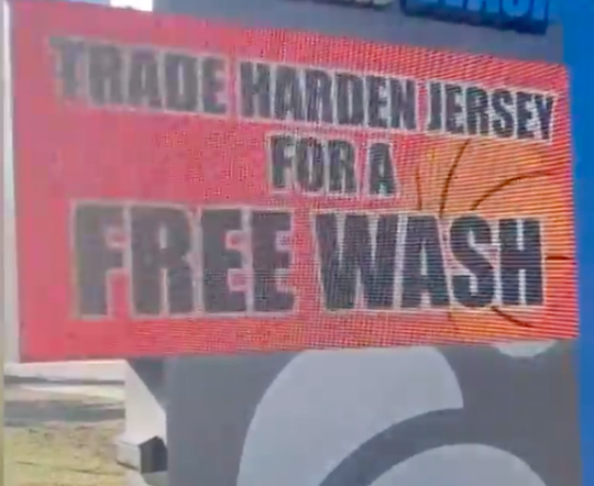 🎥 | Carwash in Houston doet boze Harden-fans aanbod: 'Je shirt voor een gratis beurt'