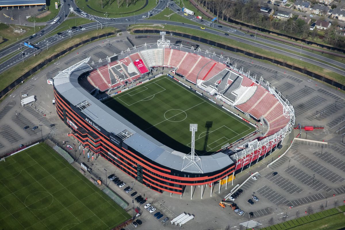 AZ-supporters zitten na de zomer weer droog: club krijgt vergunning voor nieuw dak