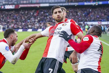 Feyenoord redt een punt na 0-2-achterstand tegen PSV: titelstrijd desondanks helemaal open