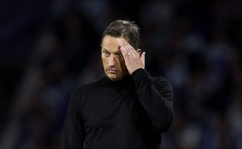 Benfica-trainer Roger Schmidt kreeg fles naar zijn hoofd na tegendoelpunt: 'Dan vertrek ik'