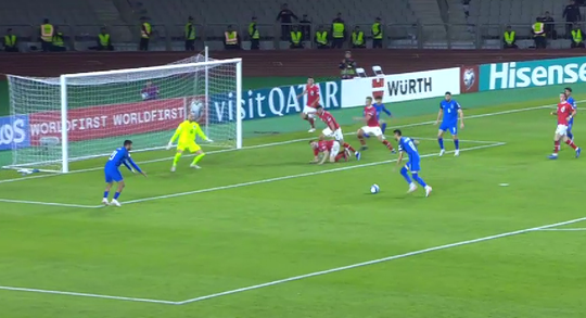 🎥​ | Oostenrijk plaatst zich voor EK voetbal na gigantische misser Azerbeidzjan