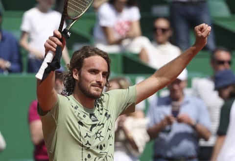 🎥 | Titelverdediger Stefanos Tsitsipas door naar halve finale ATP Monte Carlo