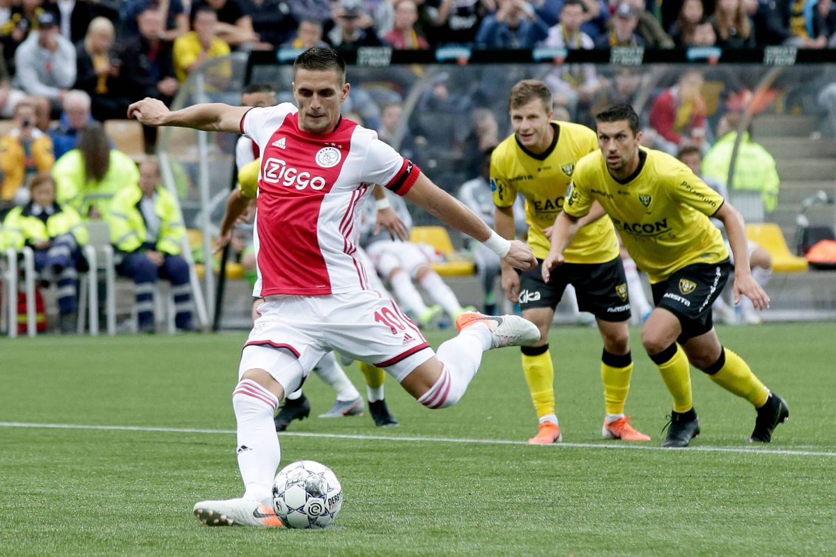 Trefzekere Tadic hekelt kunstgras: ‘Slecht voor het Nederlands voetbal’