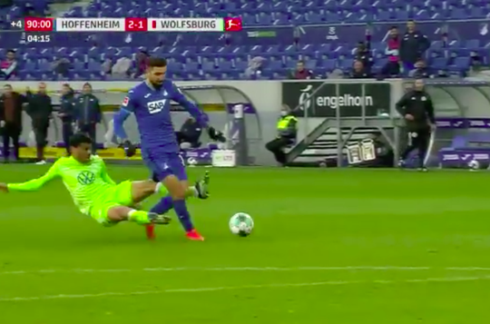 🎥😱 | ZAAG! Paulo Otávio krijgt rood na deze vieze tackle op Munas Dabbur