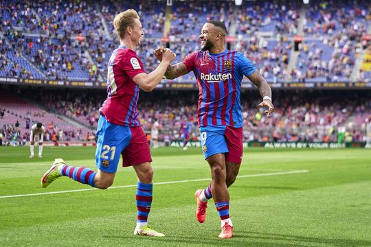Nederlanders Memphis Depay en Frenkie de Jong leiden FC Barcelona naar zege op Getafe