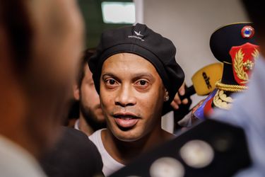 Ronaldinho heeft apart verzoek terwijl hij z'n straf afwacht in Paraguay