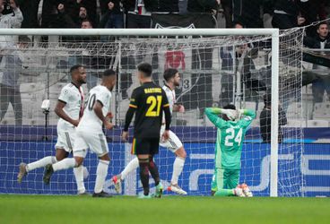 🎥 | Onana weet zich niet te onderscheiden na handsbal Mazraoui: Ajax 1-0 achter