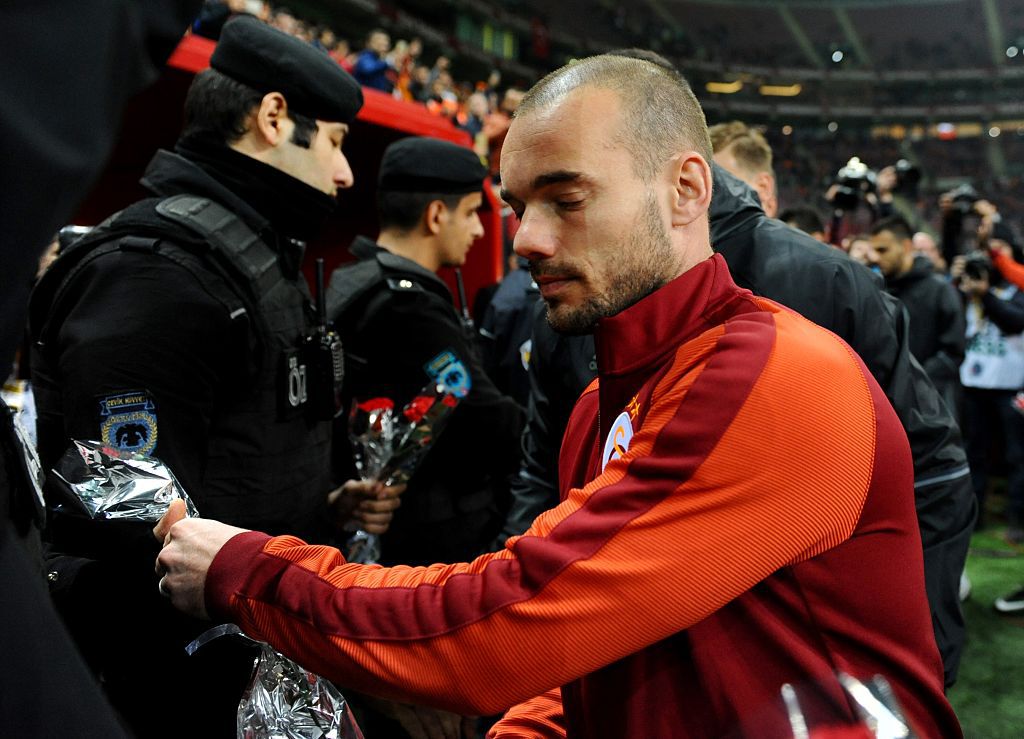 Sneijder voetbalt als de sultan van Galatasaray: heerlijke steekpass (video)