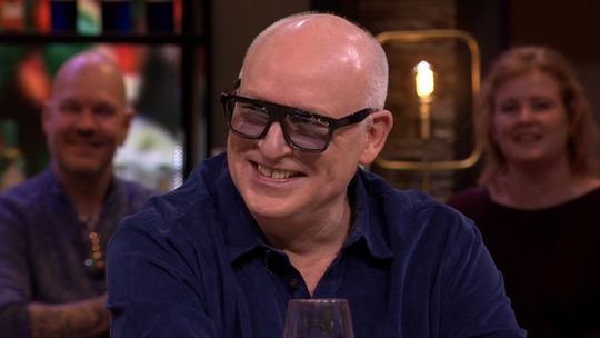 🎥🤑 | Deze enorme bak met geld verdiende René van der Gijp met zijn carnavalshit