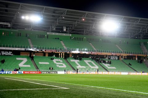 18-jarige biergooier bij FC Groningen - NEC zit nog steeds vast