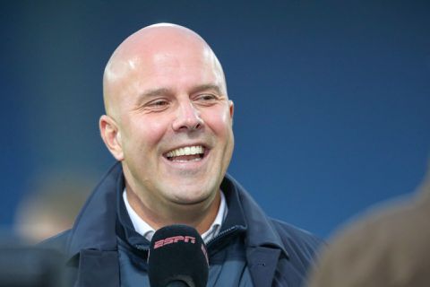 Arne Slot hoopt op winterse versterkingen: 'Zal blij zijn als we 1 of 2 spelers kunnen halen'