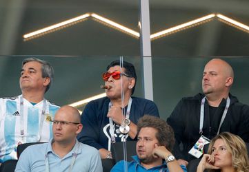 Maradona rookte sigaar tegen spanning: 'Wist niet dat het niet mocht'