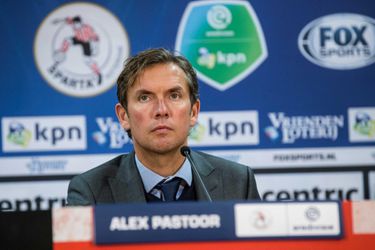 Sparta-directie houdt vertrouwen in trainer Pastoor: 'Ontslag niet aan de orde'