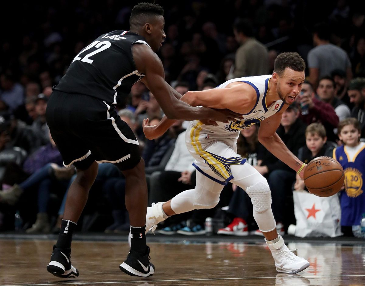 Golden State Warriors bedankt Curry voor zege, rookie redt Lakers