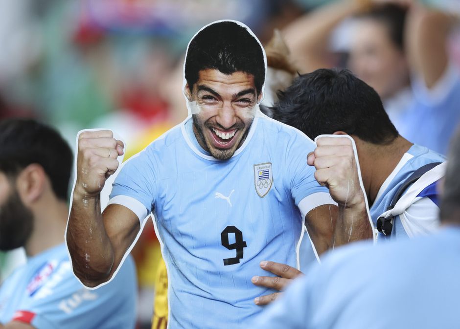 Opstellingen Uruguay en Zuid-Korea: Suárez en Núñez tegen Son, Kim, Kim, Kim, Kim en Kim