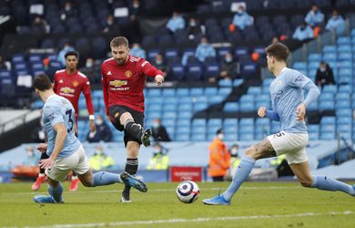 🎥 | Engelsen vinden Luke Shaw dit seizoen fantastisch: 'Net Roberto Carlos!'