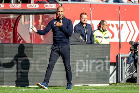 AZ-coach Jansen over verdwijnen kunstgras: 'Ik ben heel blij, stond op de tafel'