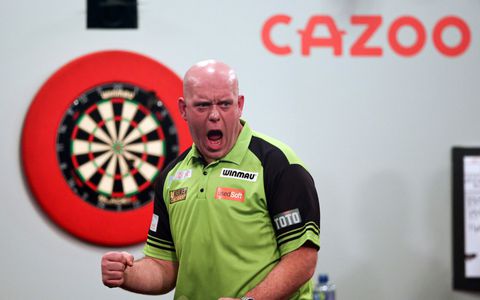 Van Gerwen is klaar voor het WK: Nederlander wint PC Finals van Cross