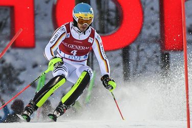 Neureuther schrijft eerste WB-slalom op zijn naam