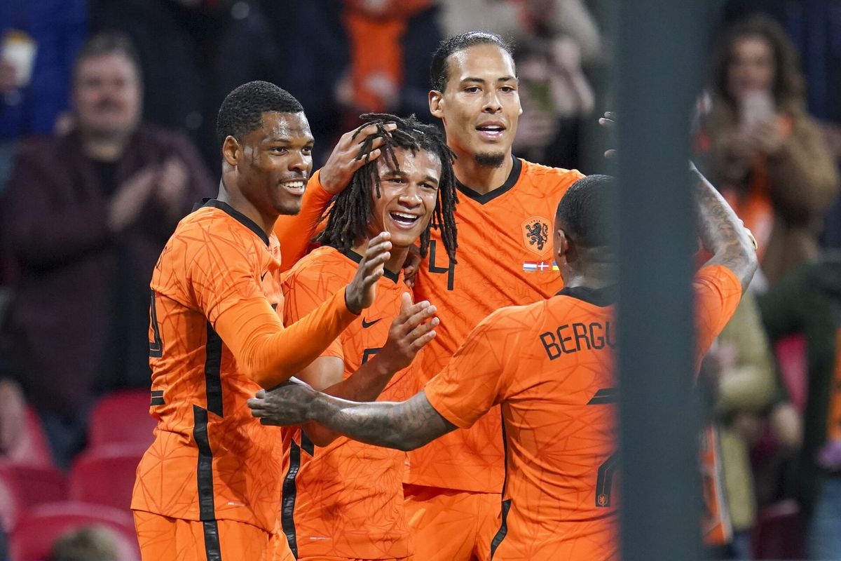 🎥 | Spelletje koppen in de Johan Cruijff ArenA: Aké kopt raak uit corner: 2-1