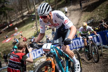 Sinds 2019 weer op een mountainbike: Van der Poel wint meteen z'n 2e race