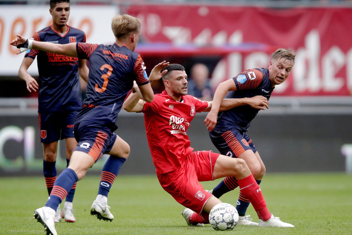 FC Twente en RKC spelen gelijk na krankzinnige slotfase in Enschede