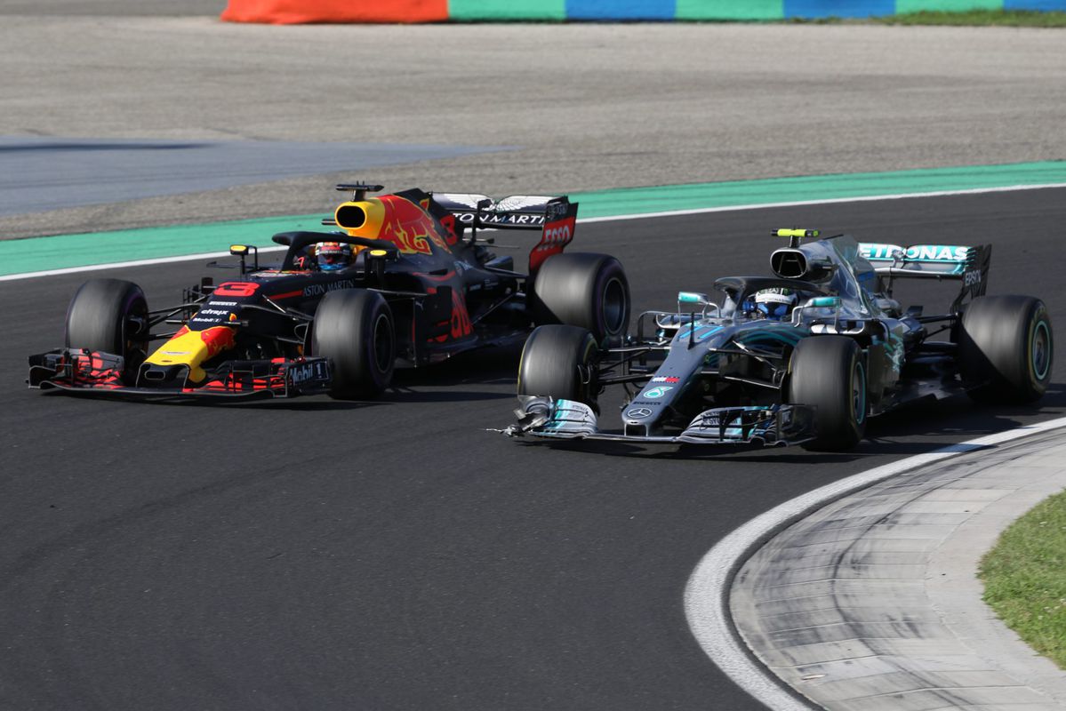 Bottas krijgt na race in Hongarije nog 10 seconden straf voor botsing met Ricciardo