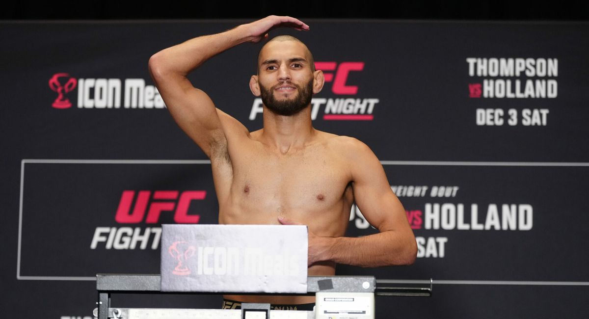 📸 | UFC'er scheert kop kaal om gewenste gewicht voor gevecht te halen