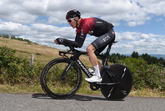 Chris Froome is een superhersteller en zit 3 maanden eerder dan verwacht weer op de fiets