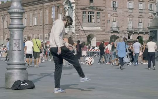 WAT?! Video duikt op van freestyler in Turijn, is dit Ronaldo?! (video)