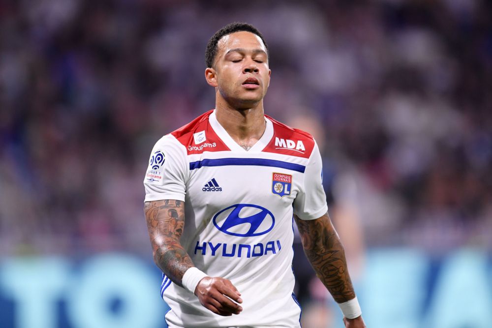 Oei! Depay geniet te lang van vakantie en krijgt boete van Lyon