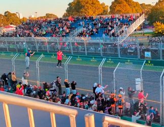 🎥  | Organisatie GP Australië schrikt van toeschouwers op track: 'Had gruwelijk mis kunnen gaan'