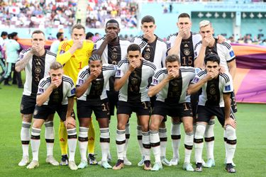 Duitsland legt uit waarom de spelers met handen voor de mond op teamfoto gingen