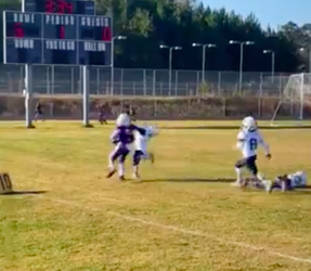 🎥😂 | 6-jarige American football-speler bulldozert al zijn leeftijdsgenoten omver