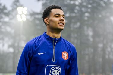 Daar is hij weer! Cody Gakpo hervat training bij Oranje na virusinfectie