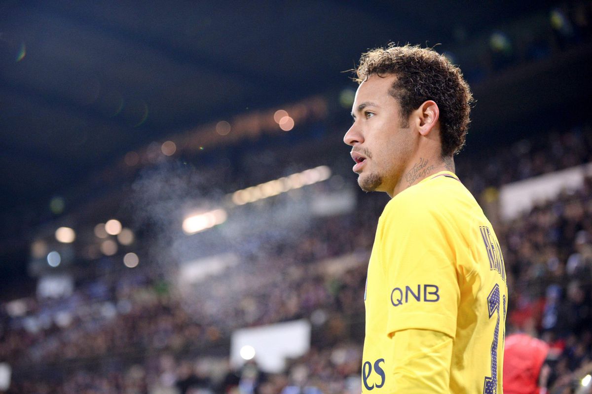 Neymar keert terug uit Brazilië en is inzetbaar voor PSG