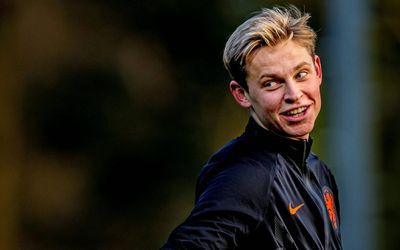 Frenkie de Jong is klaar voor interlands: 'Als de trainer het wil, kan ik spelen'