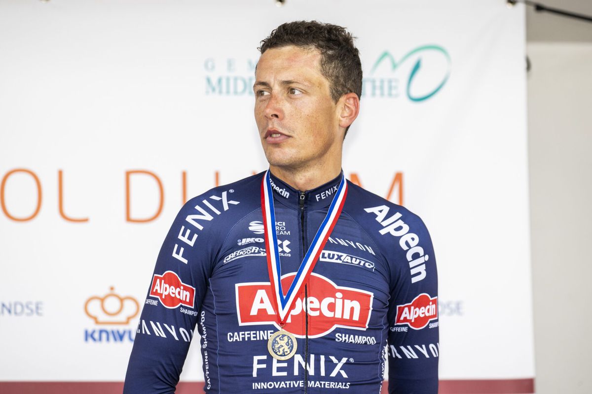 Nee! Oscar Riesebeek moet 1 dag voor debuut Vuelta afzeggen door val in training