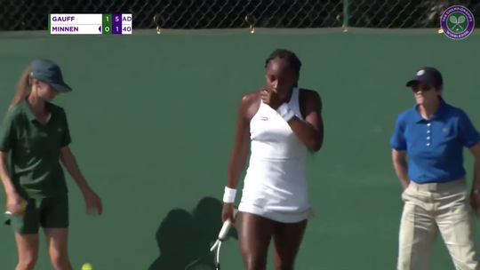 Coco Gauff (15) jongste tennisster ooit die via kwalificaties hoofdtoernooi Wimbledon haalt (video)