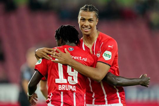 Invaller Bruma schiet PSV in Deense extremis naar overwinning op Midtjylland