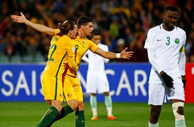 Australië maakt WK-avontuur Bert van Marwijk stukje onzekerder (video's)