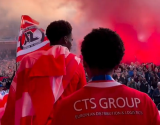 🎥 | Gekkenhuis in Alkmaar: Youth League-winnaars van AZ gehuldigd
