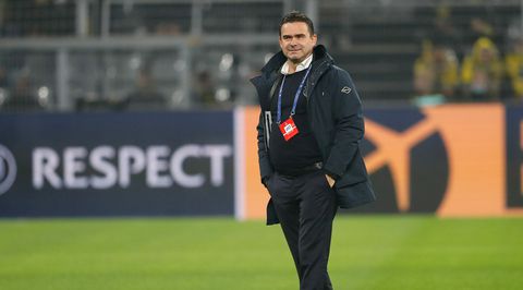 Ajax kondigt per ongeluk aan: Overmars tekent nieuw, langdurig contract