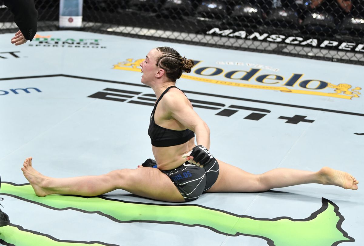 UFC-vechtster Vanessa Demopoulos verklaart perfecte splits: 'Ik was 13 jaar een stripper'