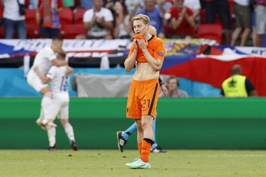 🎥 | Frenkie de Jong baalt van vroege uitschakeling: 'Het voelde zwaar'